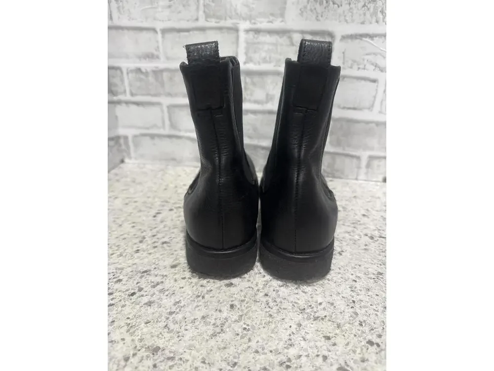 Vince. Black Leather Chelsea Boots, Size 9, EUC, Made in Italy